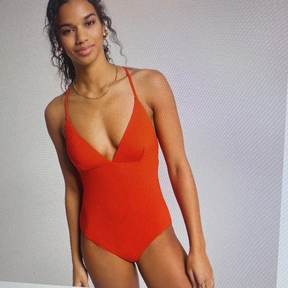 NWT Women’s Calia Trianhle Strappy Back One Piece Swimsuit.  Size 10